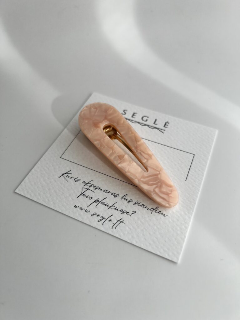 Rausvos spalvos plaukų segtukas su metaliniu užsegimu