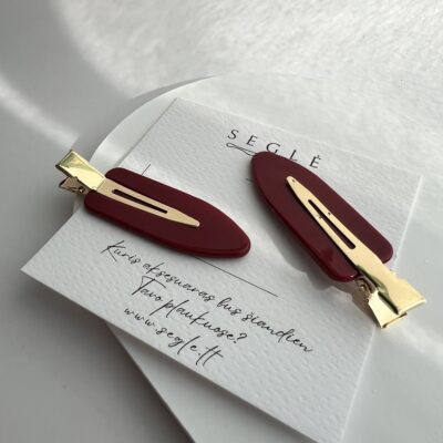 Raudonos spalvos makiažo plaukų segtukai