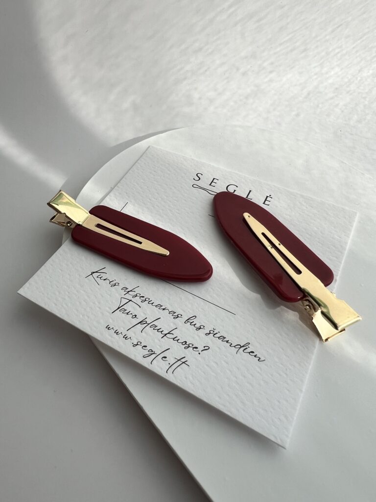 Raudonos spalvos makiažo plaukų segtukai