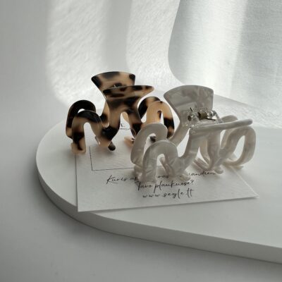 Bangelės formos plaukų segtukai žnyplės