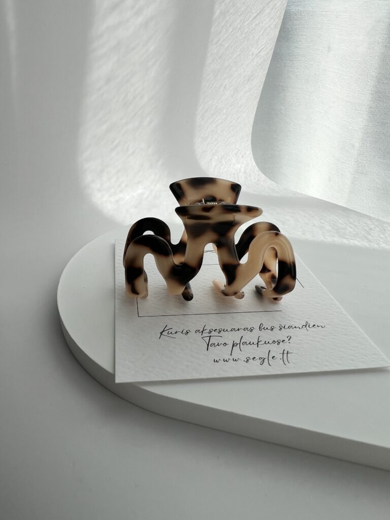 Bangelės formos plaukų segtukas žnyplės