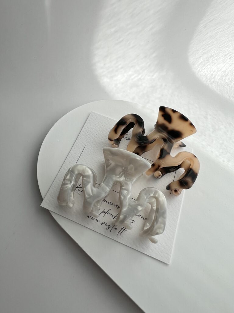 Bangelės formos plaukų segtukai žnyplės