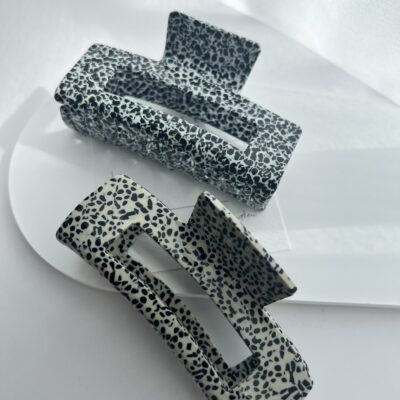 Dideli plaukų segtukai žnyplės su juodais taškeliais