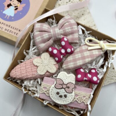 Rausvų plaukų segtukų rinkinys mergaitėms. segtukai rudoje dėžutėje