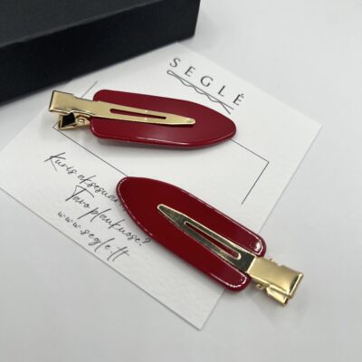 raudonos spalvos makiažo plaukų segtukai su metaliniu aukso spalvos užsegimu