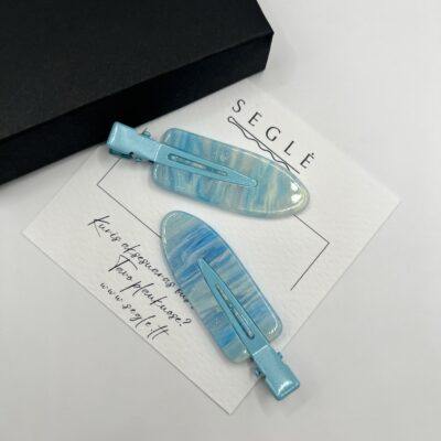 Šviesiai mėlynos spalvos makiažo plaukų segtukai