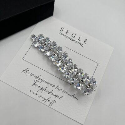 Prabangus metalinis sidabro spalvos plaukų segtukas dekoruotas švytinčiais cirkoniais. Segtukas šakelės formos