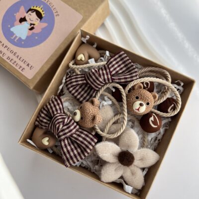 Rusvų spalvų plaukų gumyčių rinkinys mergaitėms. Gumytės rudoje dėžutėje