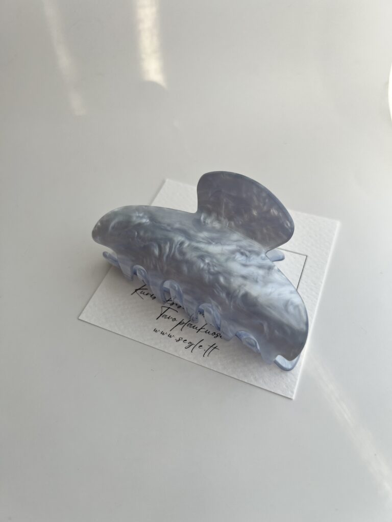 Melsvai pilkos spalvos plaukų segtukas žnyplės