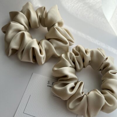 Dviejų dydžių šampaninės spalvos šilkinės plaukų gumytės