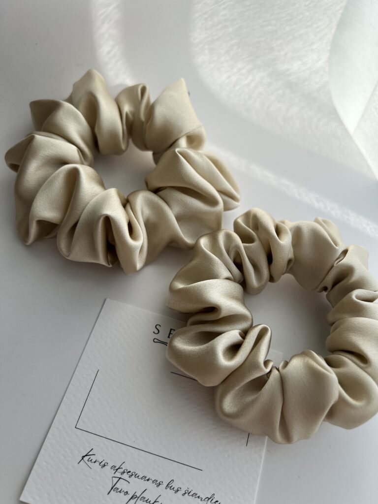 Dviejų dydžių šampaninės spalvos šilkinės plaukų gumytės