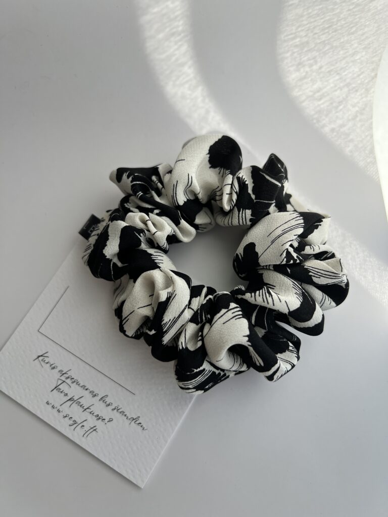 Šilkinė plaukų gumytė juodos ir baltai kreminės spalvos