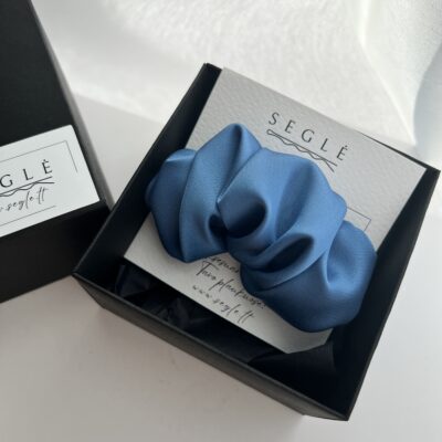 rankų darbo plaukų segtukas mėlynos spalvos