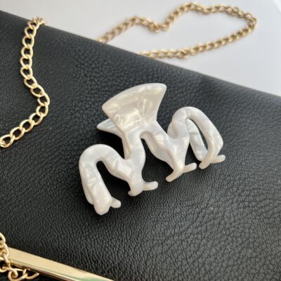 Pilkos spalvos bangelės formos plaukų segtukas žnyplės