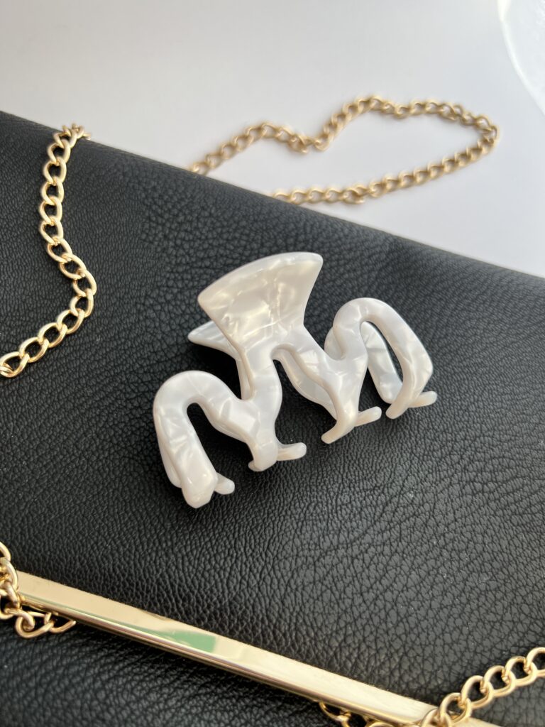 Pilkos spalvos bangelės formos plaukų segtukas žnyplės