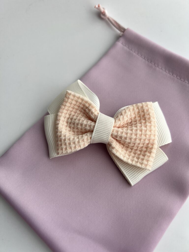 Kreminės spalvos segtukas kaspinėlis mergaitėms