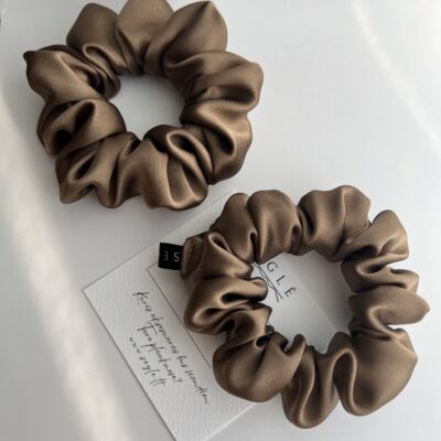 Dviejų dydžių natūralaus šilko šokoladinės spalvos plaukų gumytės