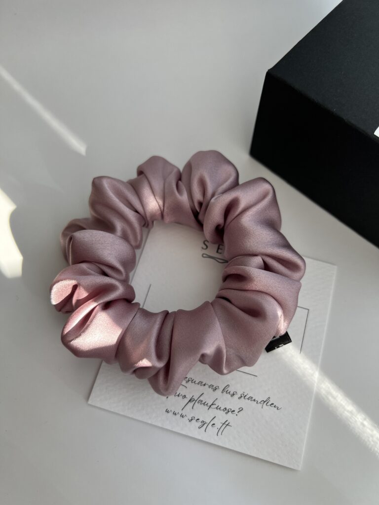 Natūralaus šilko plaukų gumytė šaltos rausvos spalvos - Image 4