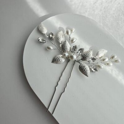 Elegantiškas metalinis smeigtukas vestuvinėms plaukų šukuosenoms. Smeigtukas sidabro spalvos